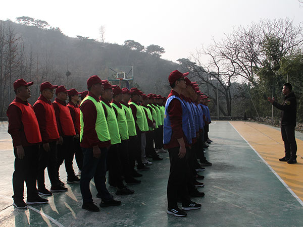 三零食品2021年，第十八屆年會(huì )登泰山勵志團建活動(dòng)